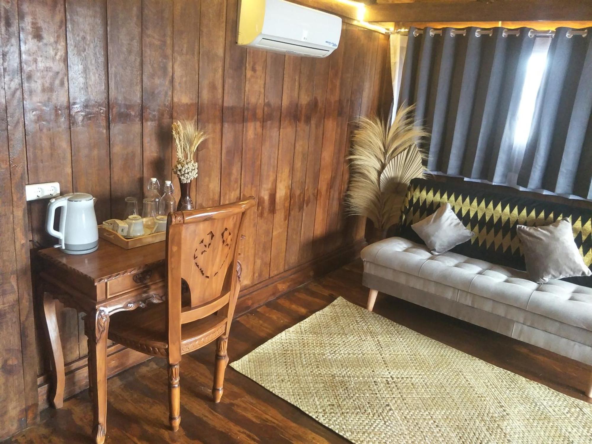 Bujak Permai Villa Matahari Lombok Ntb Praya Exterior photo
